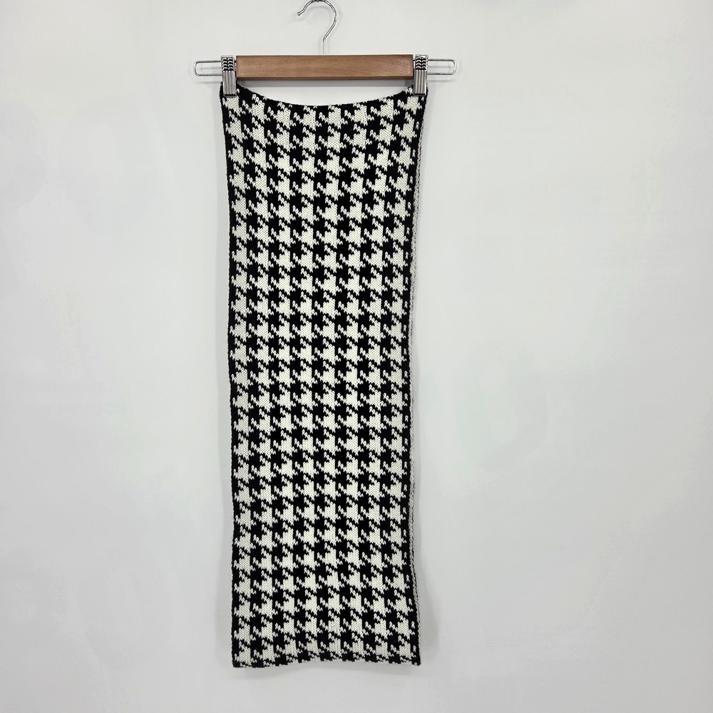 Saks Fifth Avenue Black White Houndstooth Infinity Scarf Retro Cozy Winter Knit